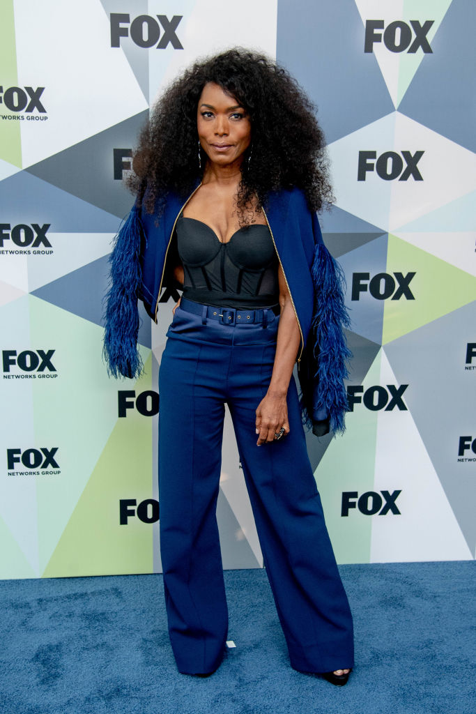 Анджела Басет