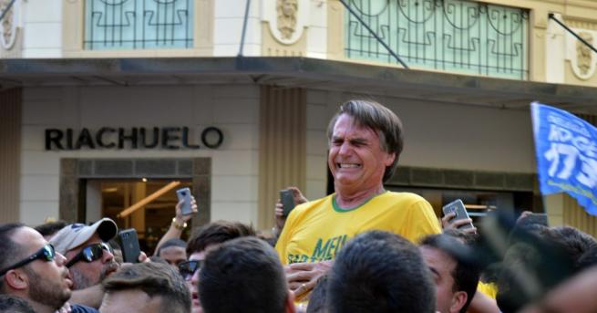 Водещият кандидат за президент на Бразилия Жаир Болсонаро беше намушкан
