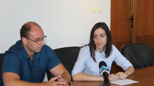 млади хора за празниците в Хасково