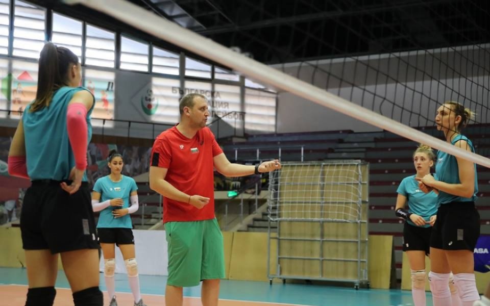 Волейболистките с открита тренировка в София