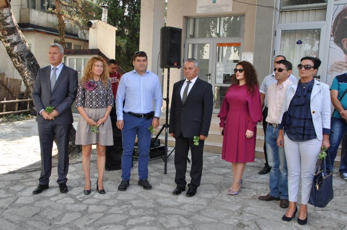 Кмет и заместник-министър прерязаха лентата на саниран блок в Разлог