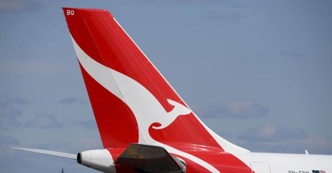Самолет на компанията Куонтас Qantas изпълняващ пряк Полет от Пърт