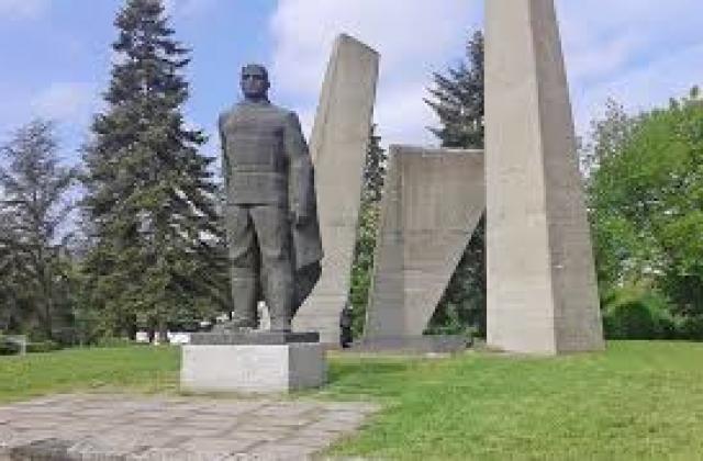 Добрич Паметник на загиналите в Отечествената война