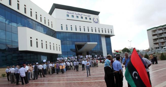 Въоръжени мъже нападнаха централата на Националната петролна компания NOC в