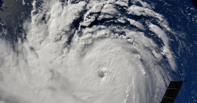 Мощен ураган удря източното крайбрежие на САЩ до часове Флорънс