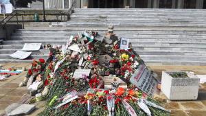Флашмоб поставя началото на нова грамада пред общината