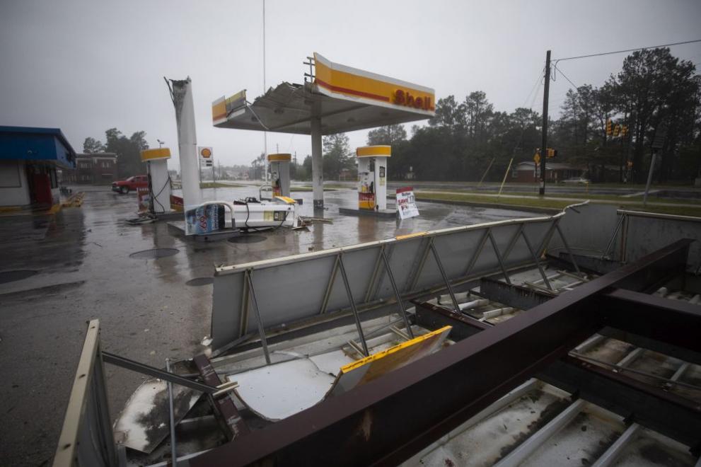Ураганът Флорънс бушува в Северна Каролина