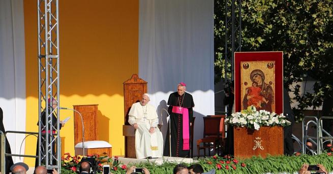 Мафиотите не живеят съгласно християнските норми заяви папа Франциск по