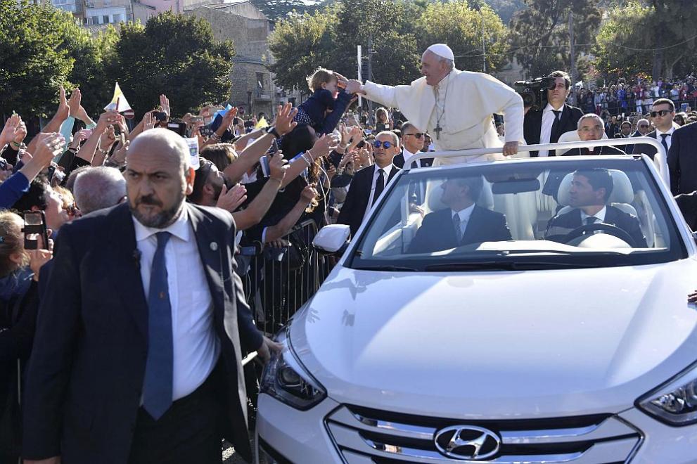  Папа Франциск по време на посещаване в Палермо 