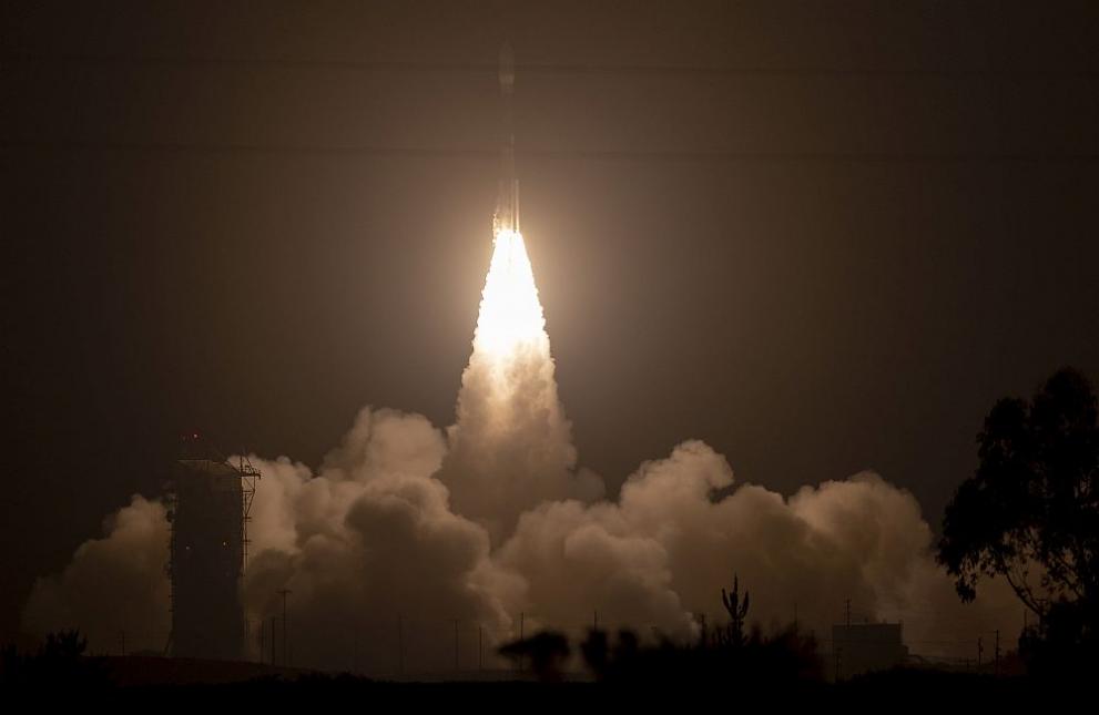 Космическия апарат "Айссат-2" на НАСА, който ще измерва ледовете на Земята с авангарден лазер, беше изстрелян с ракета "Делта 2" от базата "Ванденбърг" в Калифорния