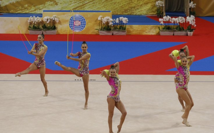 Костадинова към грациите: Скъпи момичета, горди сме с вас