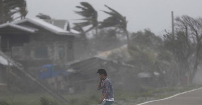 Най малко 25 човека са загинали на Филипините заради тайфуна Мангхут