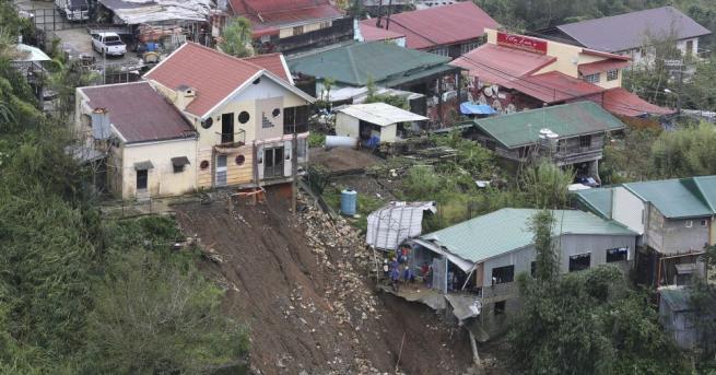 Най малко 65 са вече жертвите на тайфуна Мангхут във Филипините