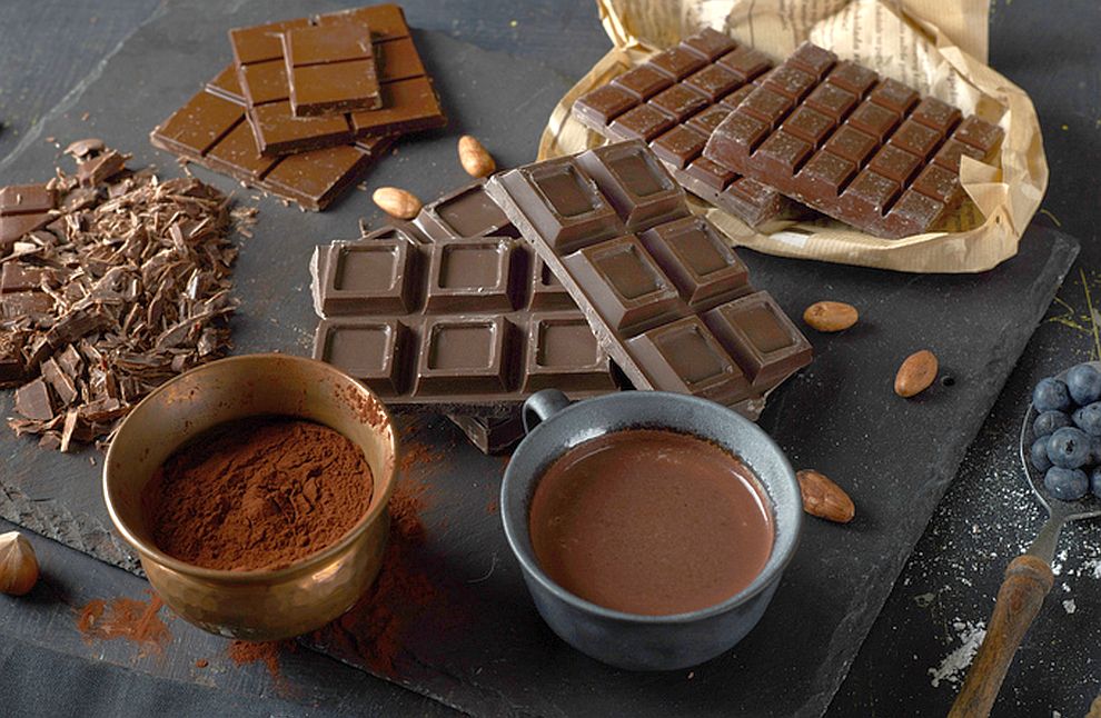 За да си набавите повече от полезните вещества, заложете на шоколад с по-високо съдържание на какао или използвайте чисто какаово масло.