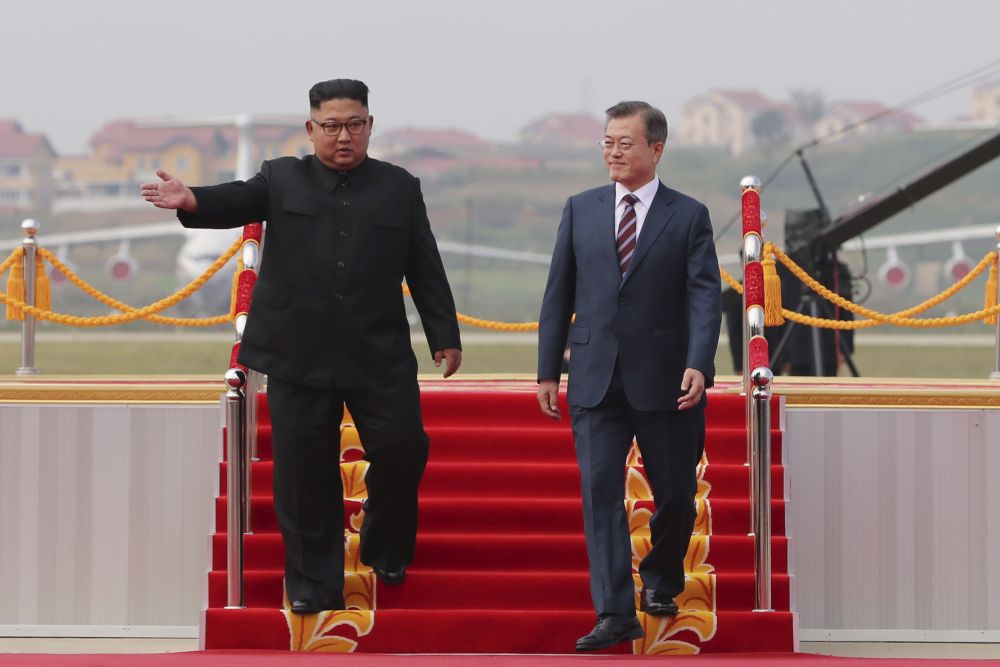 Севернокорейският лидер Ким Чен-ун и президентът на Южна Корея Мун Дже-ин 