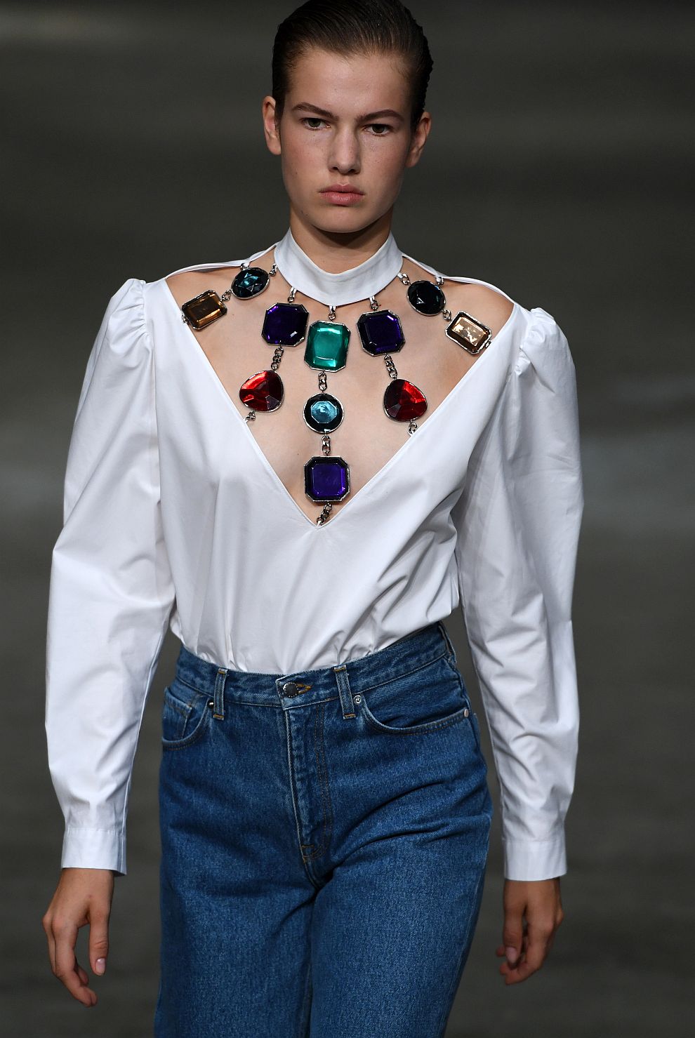 Модел от колекцията на Кристофър Кейн, представена в рамките на Лондонската седмица на модата