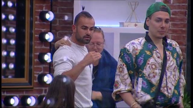Нови лагери във VIP Brother, един от съквартирантите напускa Kъщата довечера