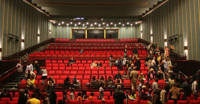 Сатиричният театър посреща новия сезон с обновен салон С обновен