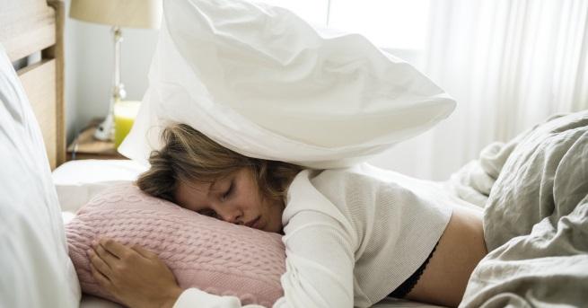 Спането по корем може да предизвика редица проблеми със здравето,
