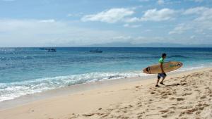 Австралиец постави рекорд за най дълго каране на сърф съобщи ДПА