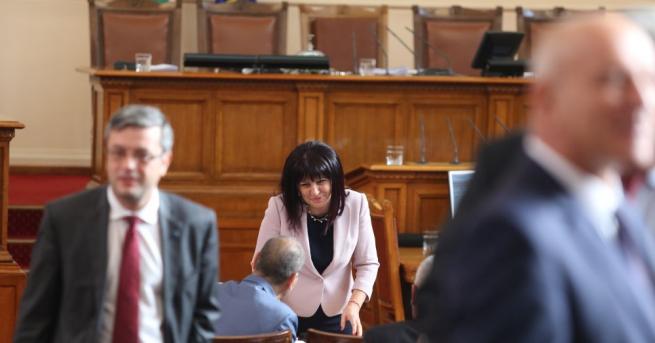Цвета Караянчева ще глоби отсъстващите депутати Депутатите които днес не
