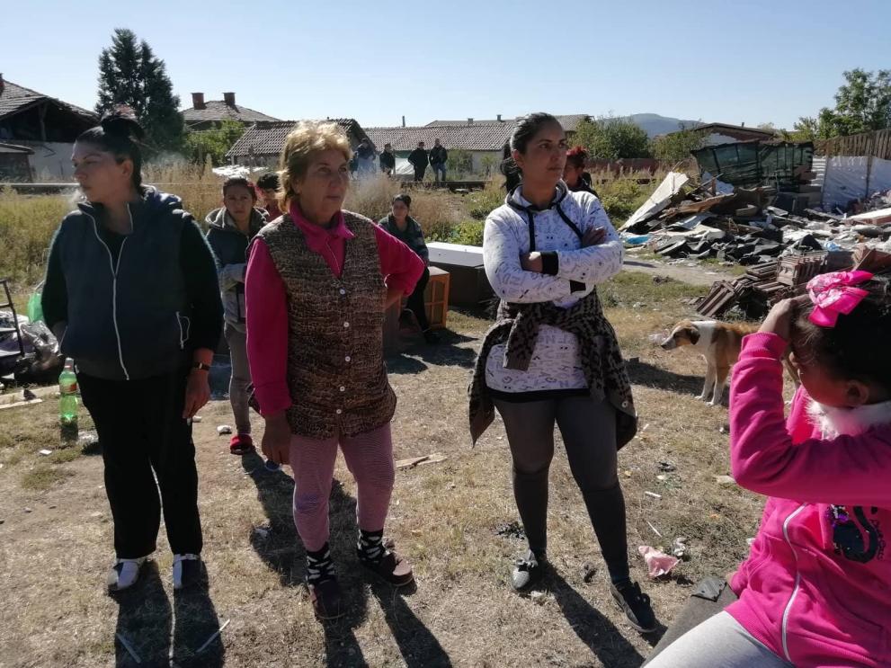  Акция по срутване на противозаконни постройки тече сега в ромския квартал Изток в Кюстендил 