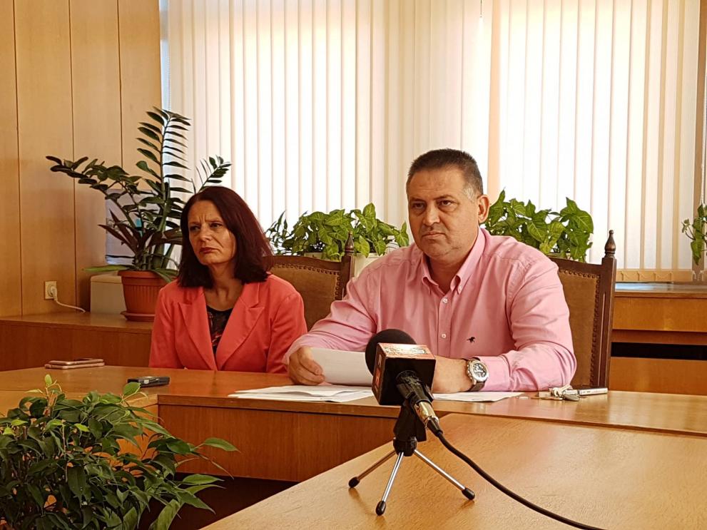 Кметът съобщи, че прокуратурата е прекратила проверката за тополите, нямало престъпление