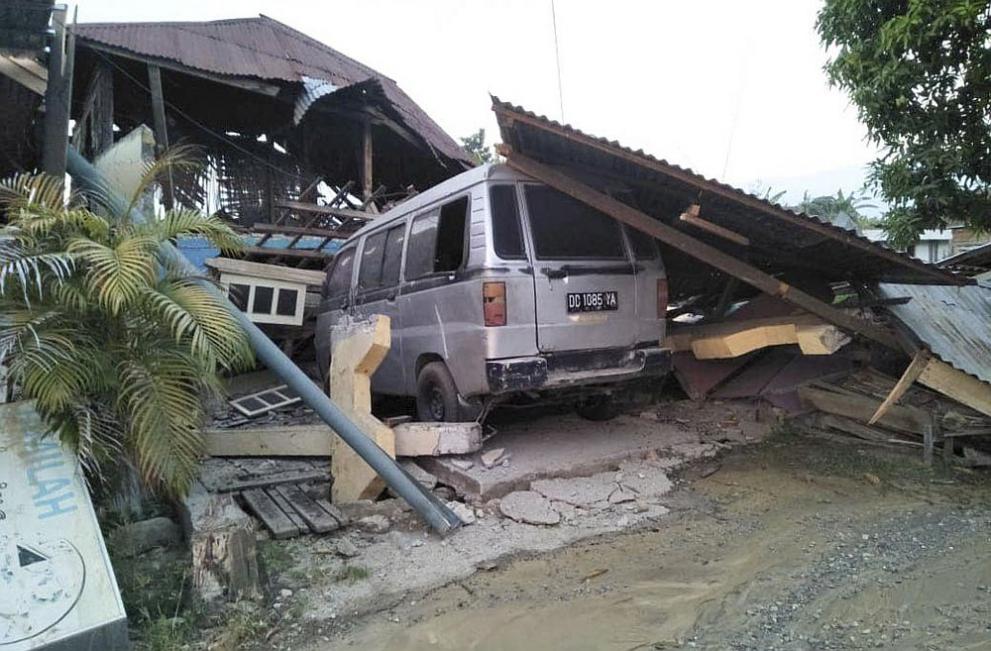 земетресение Индонезия