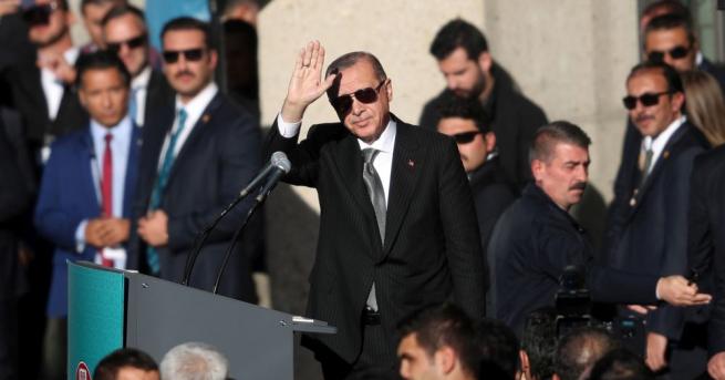 Турският президент Реджеп Тайип Ердоган присъства на откриването на джамия