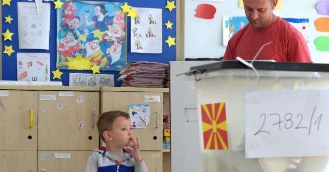 Ниска избирателна активност отбелязват в гласуването на референдума в Македония