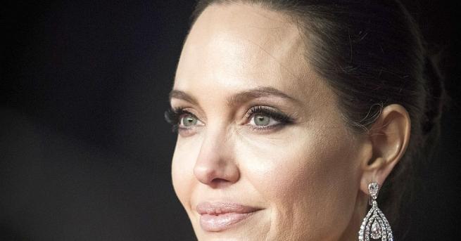 Носителката на Оскар Анджелина Джоли се превърна в блондинка за