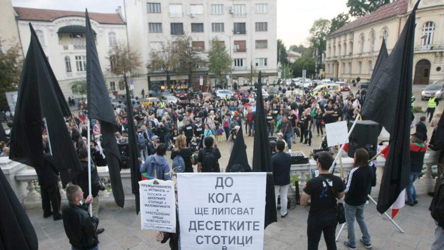 Протестът на майки на деца с увреждания блокира центъра на София