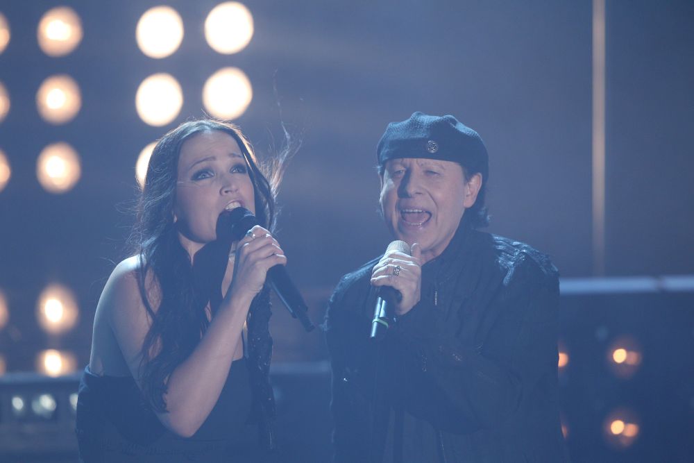 Таря Турунен с вокалиста на 