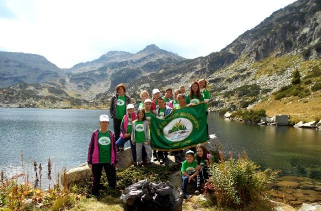Ученици от Гоце Делчев изкачиха 12 планински върха това лято