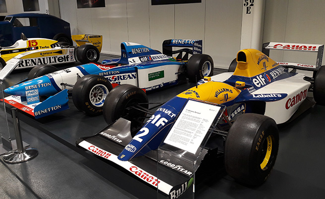  В тези болиди са седяли най-големите титани: Михаел Шумахер и Аертон Сена. Респект. 