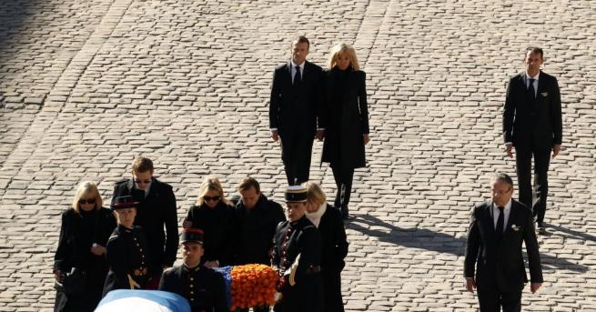 Франция отдаде почит на Шарл Азнавур с тържествена церемония в