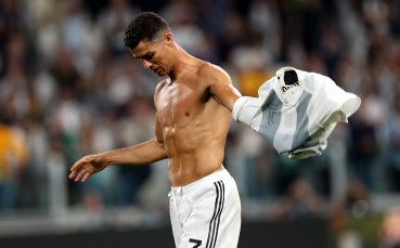 Кафе пусна бисквитки на CR7 и разбуни духовете