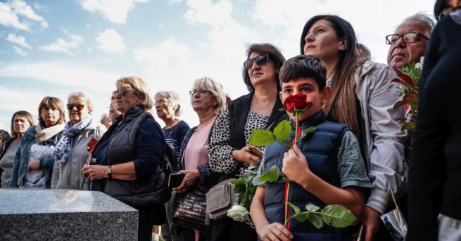 Шарл Азнавур, една от емблемите на френския шансон, беше погребан
