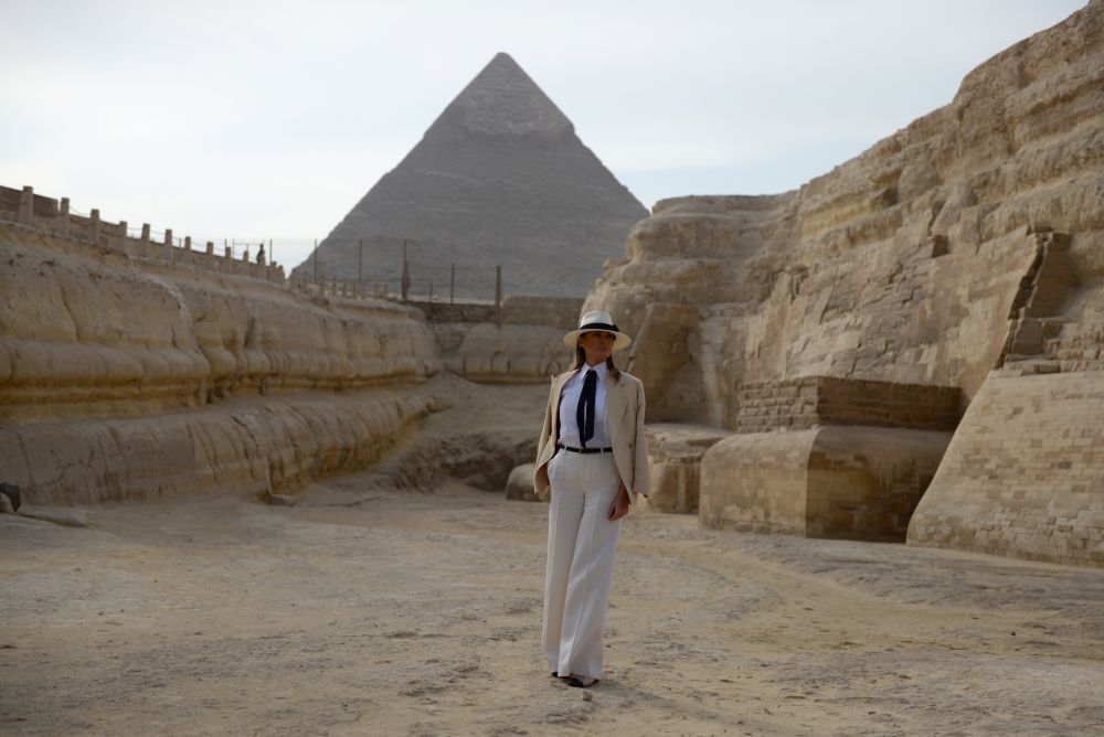 Мелания Тръмп с удоволствие разгледа пирамидите в Гиза.