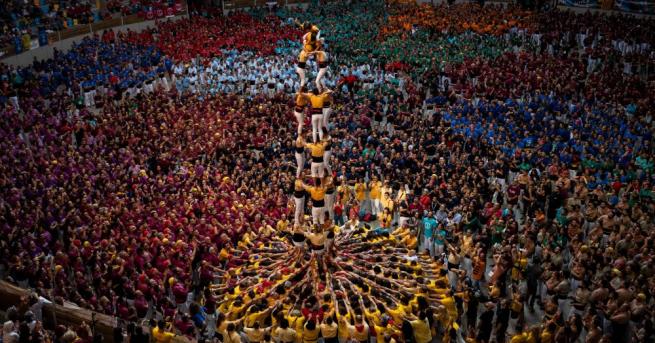 Традицията на изграждането на кули от хора в Испания се наричани