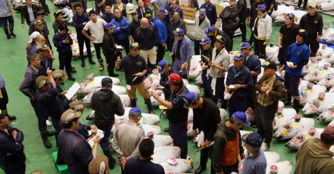 Прочутият рибен пазар в японската столица отвори днес врати на