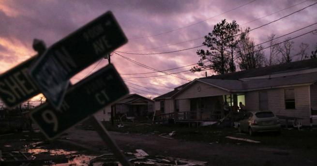 Най малко седем души са загинали при преминаването на урагана