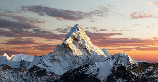 Най малко 8 членове на южнокорейска експедиция в Непал загинаха след
