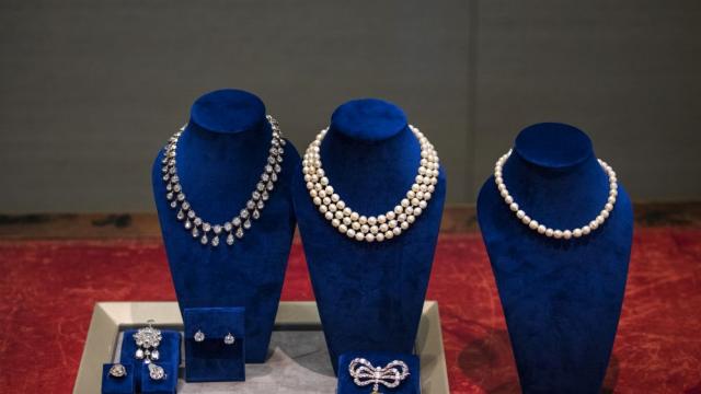 Продадоха бижута на фамилия Бурбон за рекордните 53,2 млн. долара (СНИМКИ)
