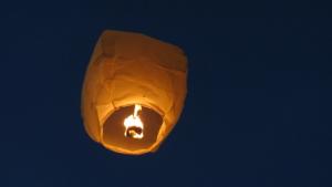 Стотици фенери полетяха в небето над Севлиево