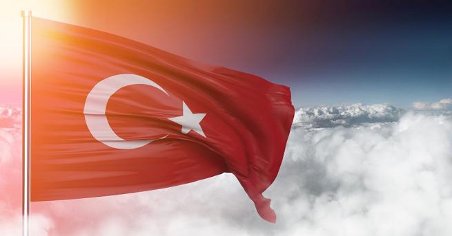 Осем турски военни самолета във вторник извършиха общо 34 нарушения
