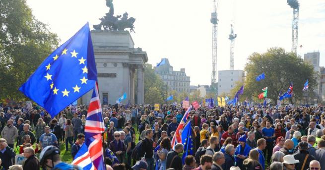 Хиляди демонстранти се събраха днес в центъра на Лондон, за