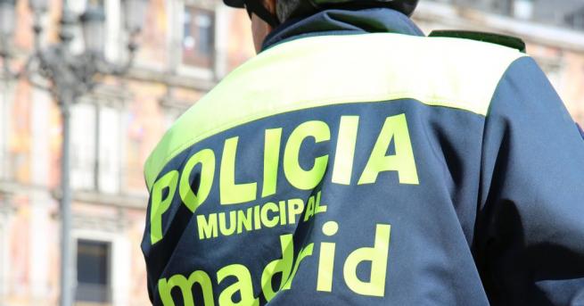 Испанската полиция заяви че 10 служители на реда и един
