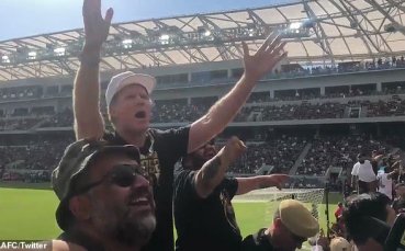 Холивудска звезда и собственик на клуба - водач на агитката на ЛА