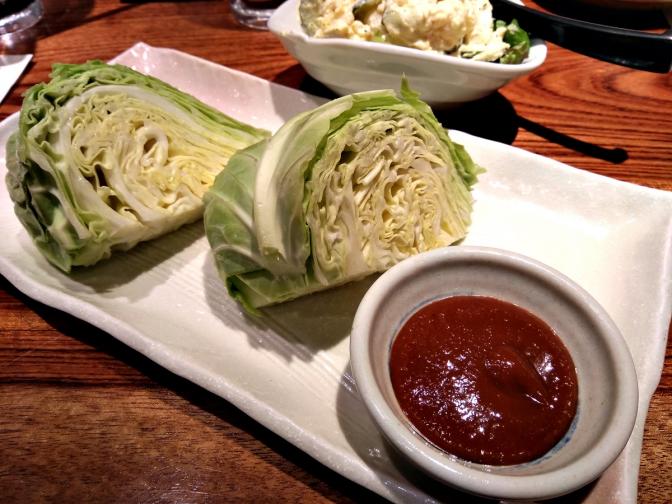  Диета със зелева чорба <br> Едва ли има човек, който би избрал зеле, в случай че можеше да избере едно нещо, което да яде до края на живота си. <br> Диетата със зелева чорба изисква в продължение на седем дни да се яде зелева чорба. Определени плодове и зеленчуци, месо и кафяв ориз също могат да бъдат позволени, само че под прецизен график. Този проект може и да е ефикасен, само че е рисков, тъй като с него фрапантно се понижава приема на калории и значими за организма субстанции. Зелето съдържа извънредно малко калории и не толкоз доста витамини и потребни субстанции, че да можем да съществуваме единствено от него. 